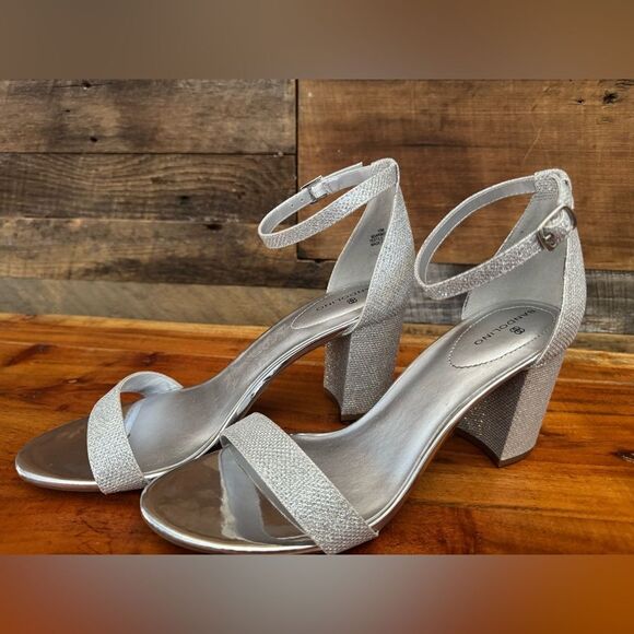BANDOLINO Womens Silver Ankle Strap Comfort Glitter Padded Armory Round Toe sz10 - Picture 2 of 10